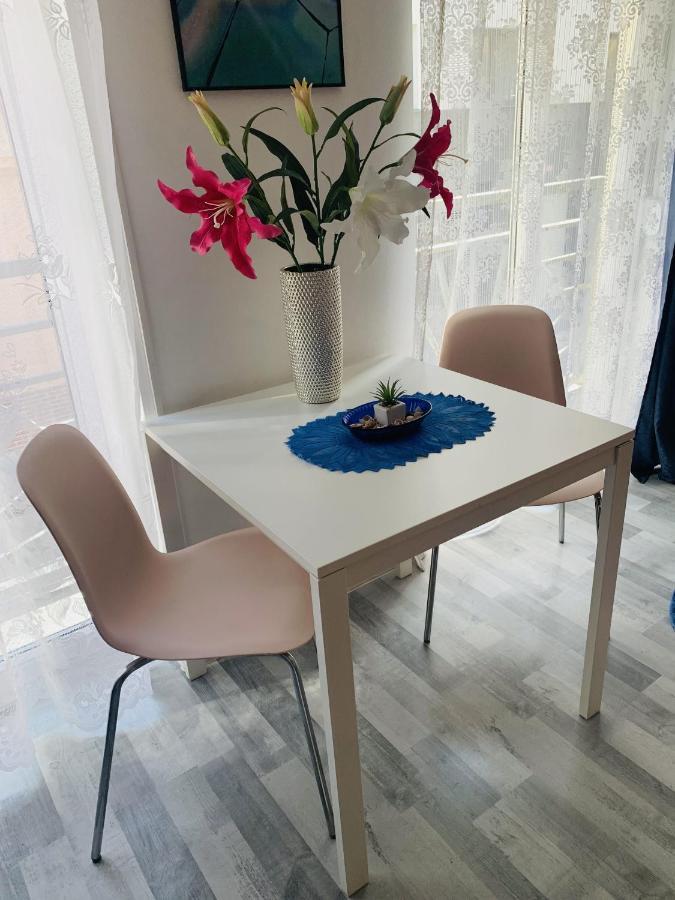 Onyx Apartment With Free Private Garage + Ac Budapest Luaran gambar
