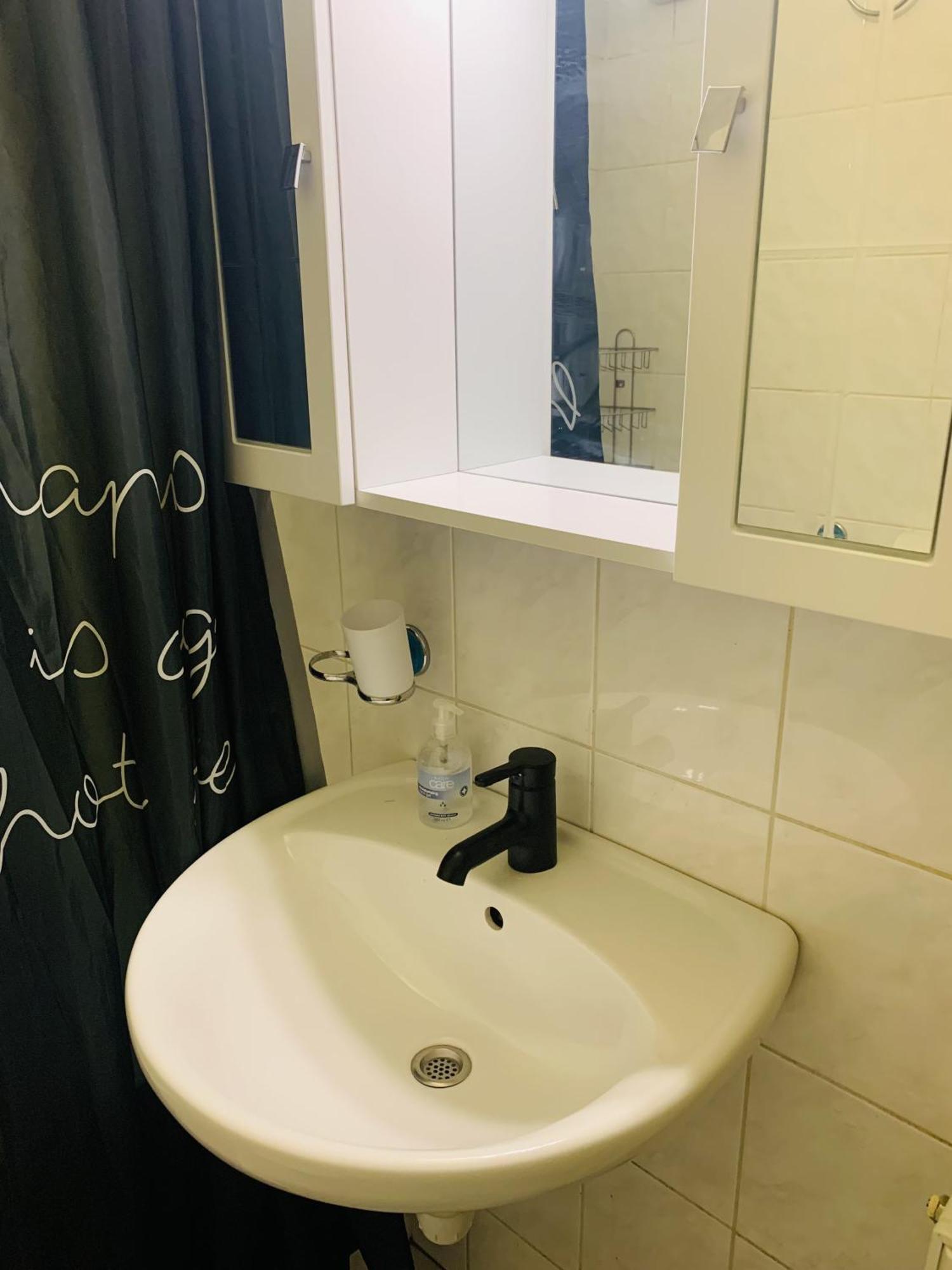 Onyx Apartment With Free Private Garage + Ac Budapest Luaran gambar