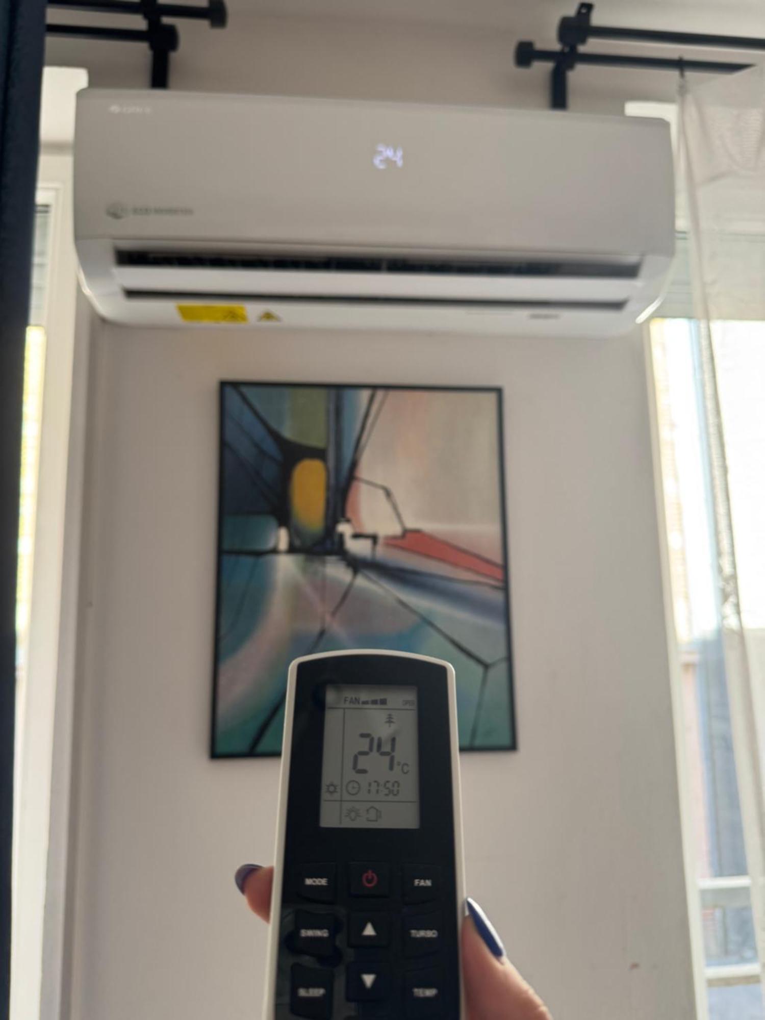 Onyx Apartment With Free Private Garage + Ac Budapest Luaran gambar